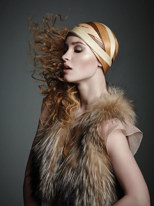 ПЕВИЦАТА МАРИНА КИСКИНОВА НА КОРИЦАТА НА COIFFURE BEAUTY